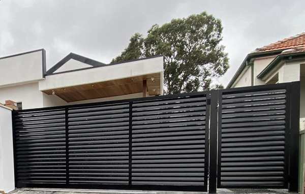 wall fence 600